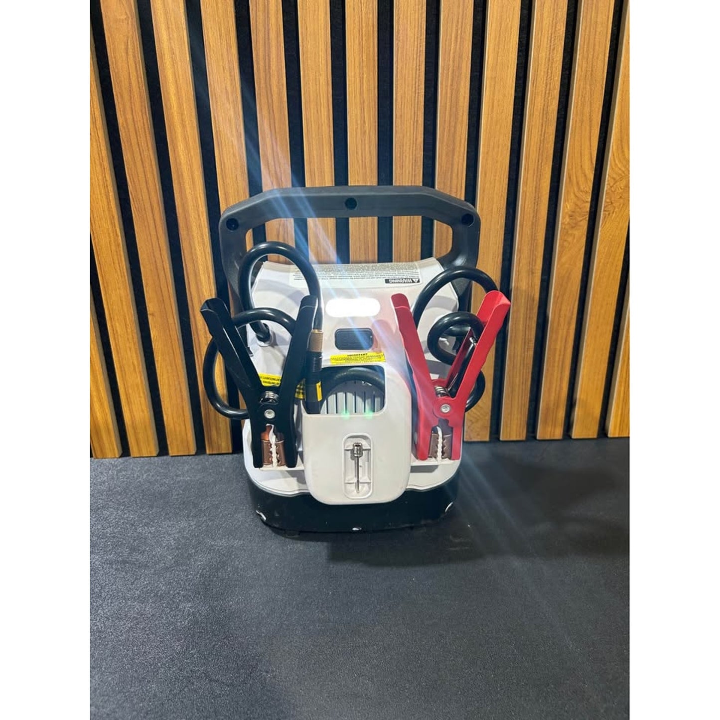 VECTOR 1000 Amp Jump Starter, Compressor, USB Power