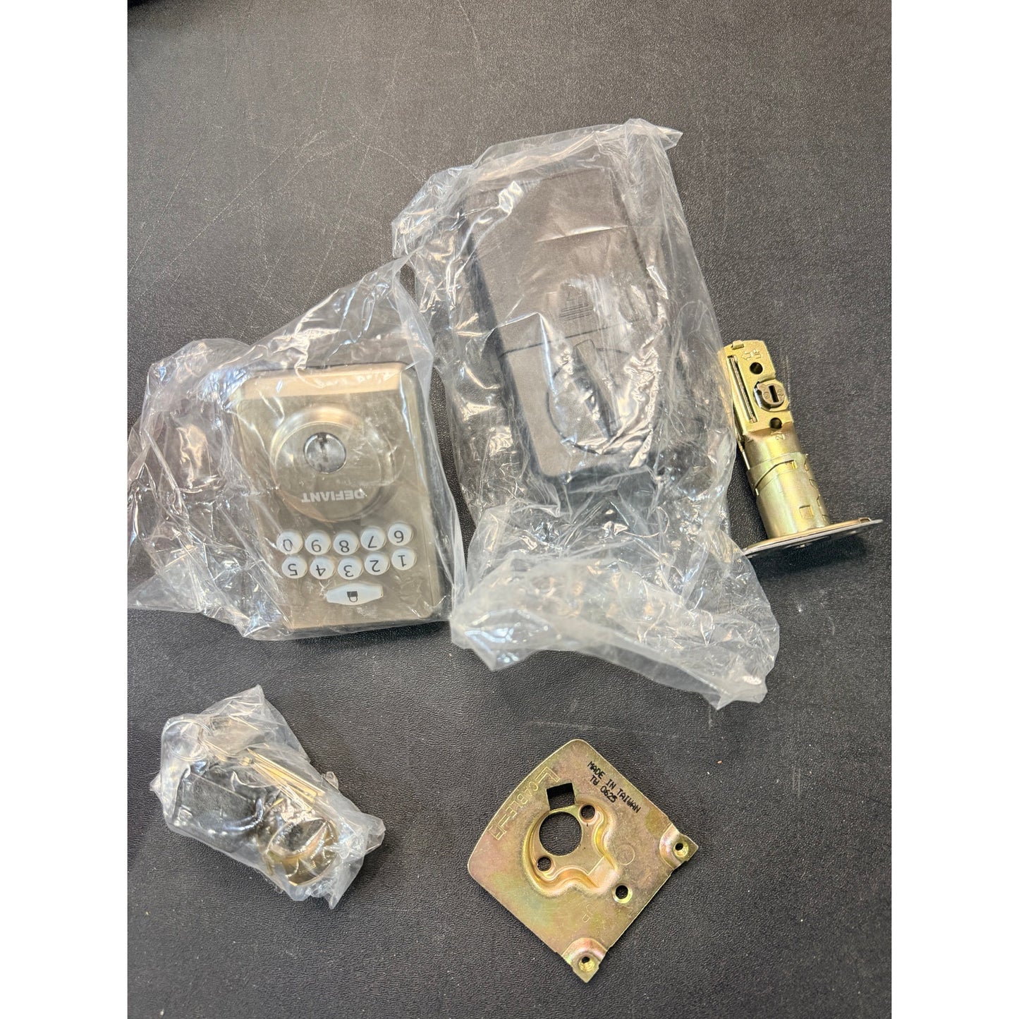 Defiant Radius Satin Nickel Keypad Deadbolt Open Box New