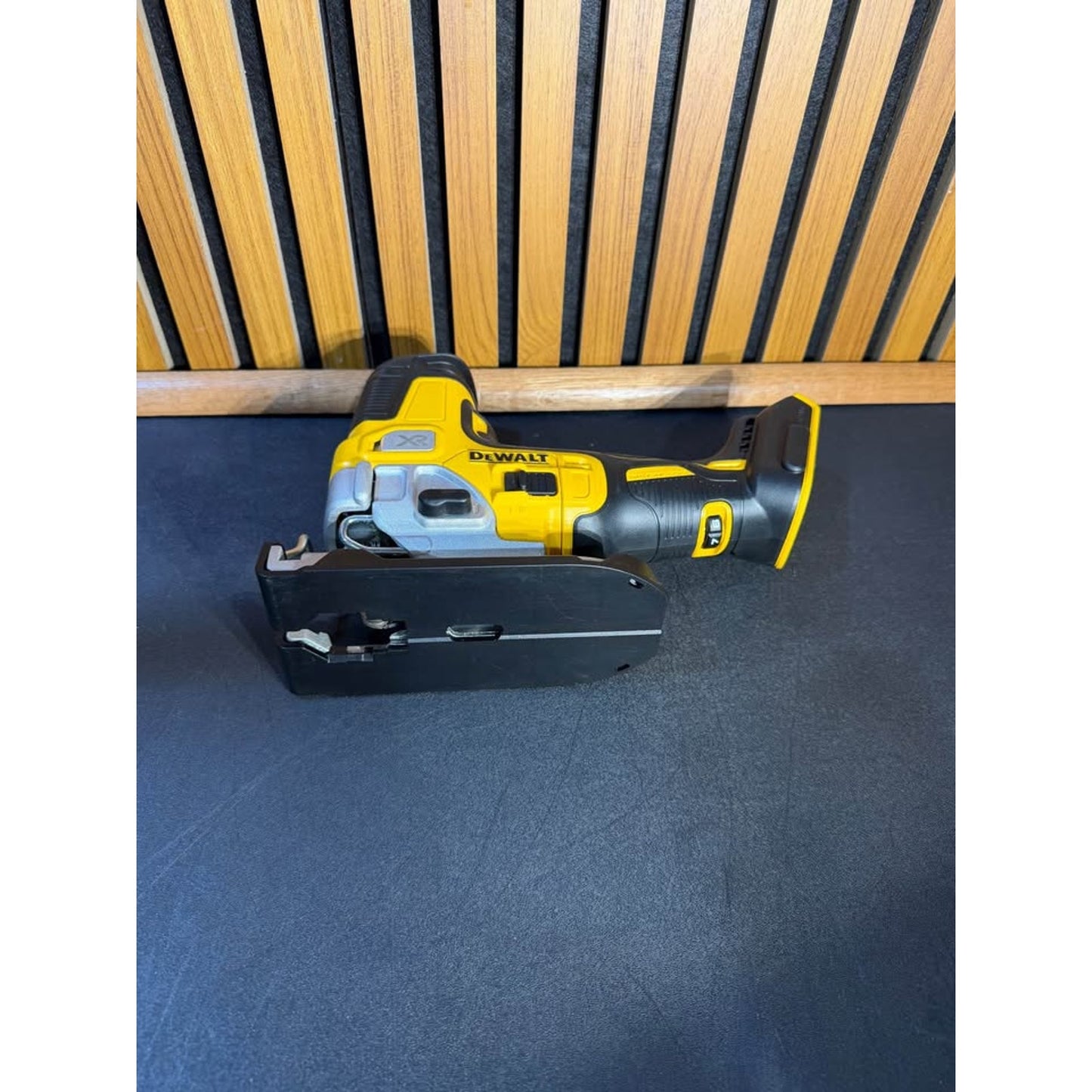 DEWALT 20V MAX XR Barrel Grip Jigsaw Tool Only Used Like New
