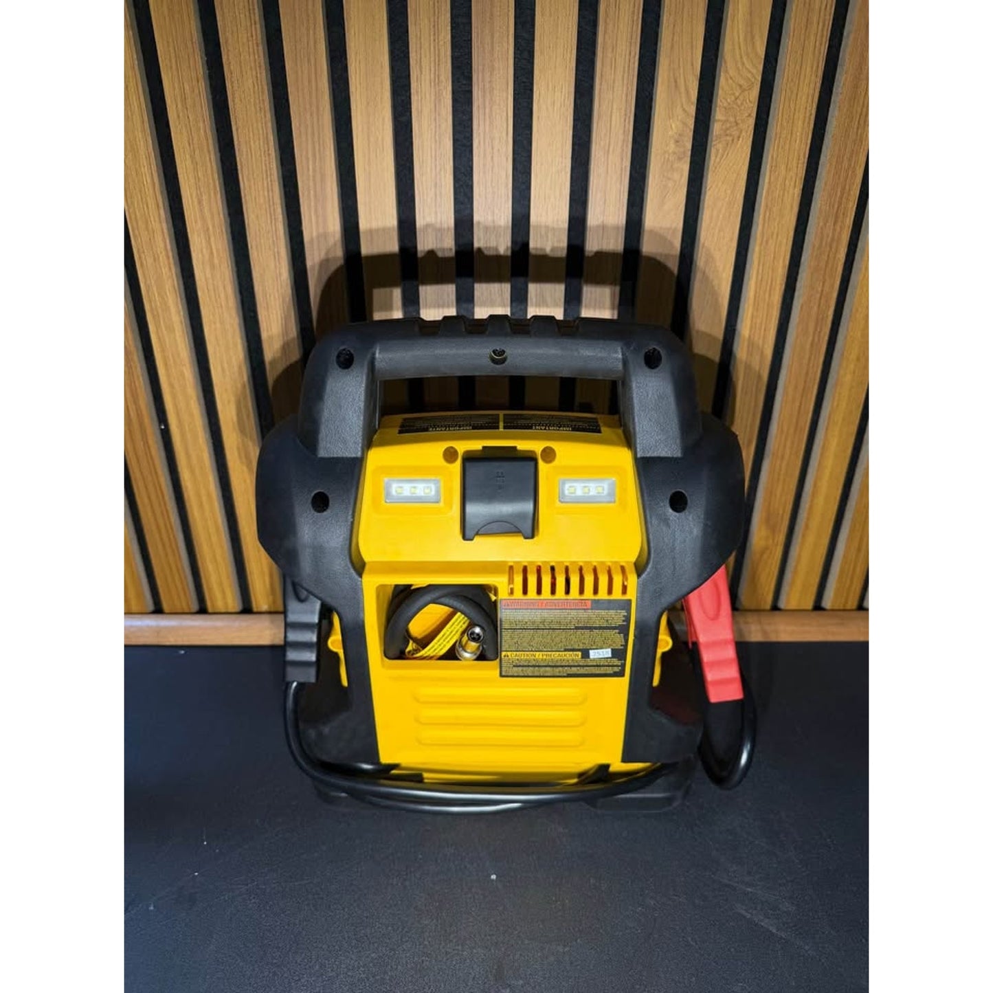 DEWALT 1600 Peak Amp Jump Starter w/ Digital Compressor & USB Used Like New