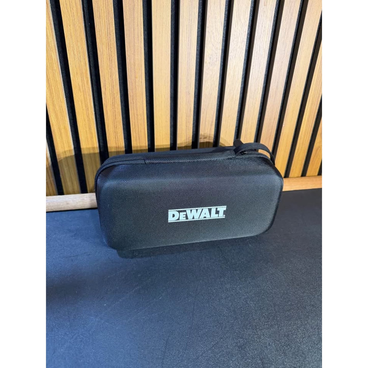 DEWALT 1800 Peak Amp Lithium Jump Starter w/ USB Power Bank & Case New