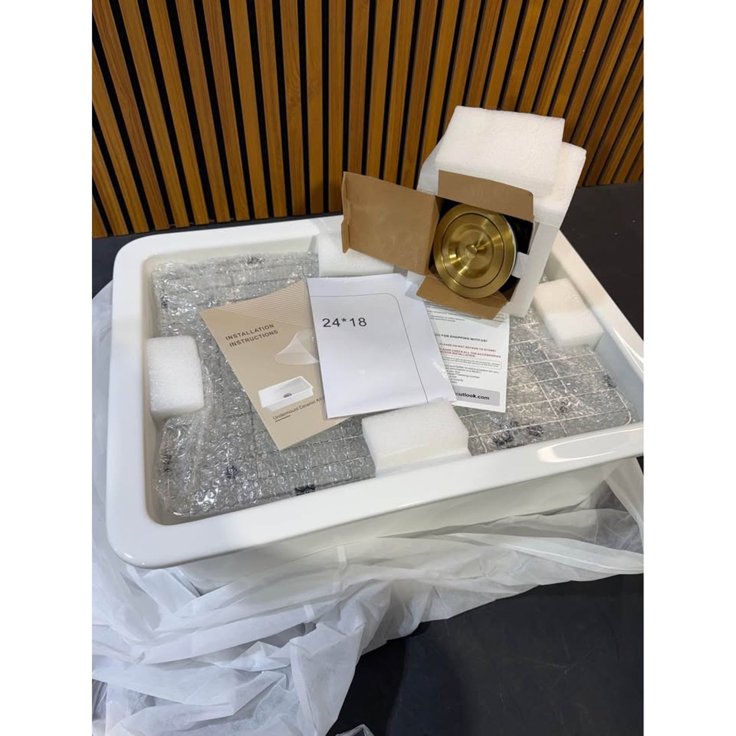 LORDEAR 24” Fireclay Undermount Kitchen Sink White w Grid + Strainer NEW