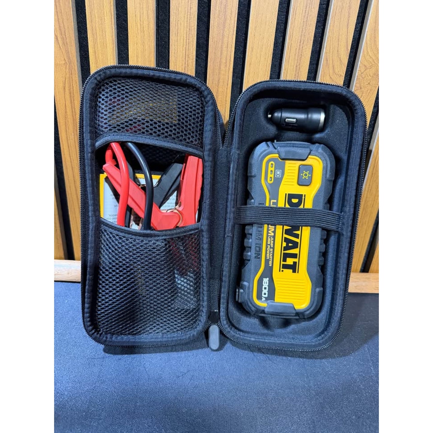 DEWALT 1800 Peak Amp Lithium Jump Starter w/ USB Power Bank & Case New