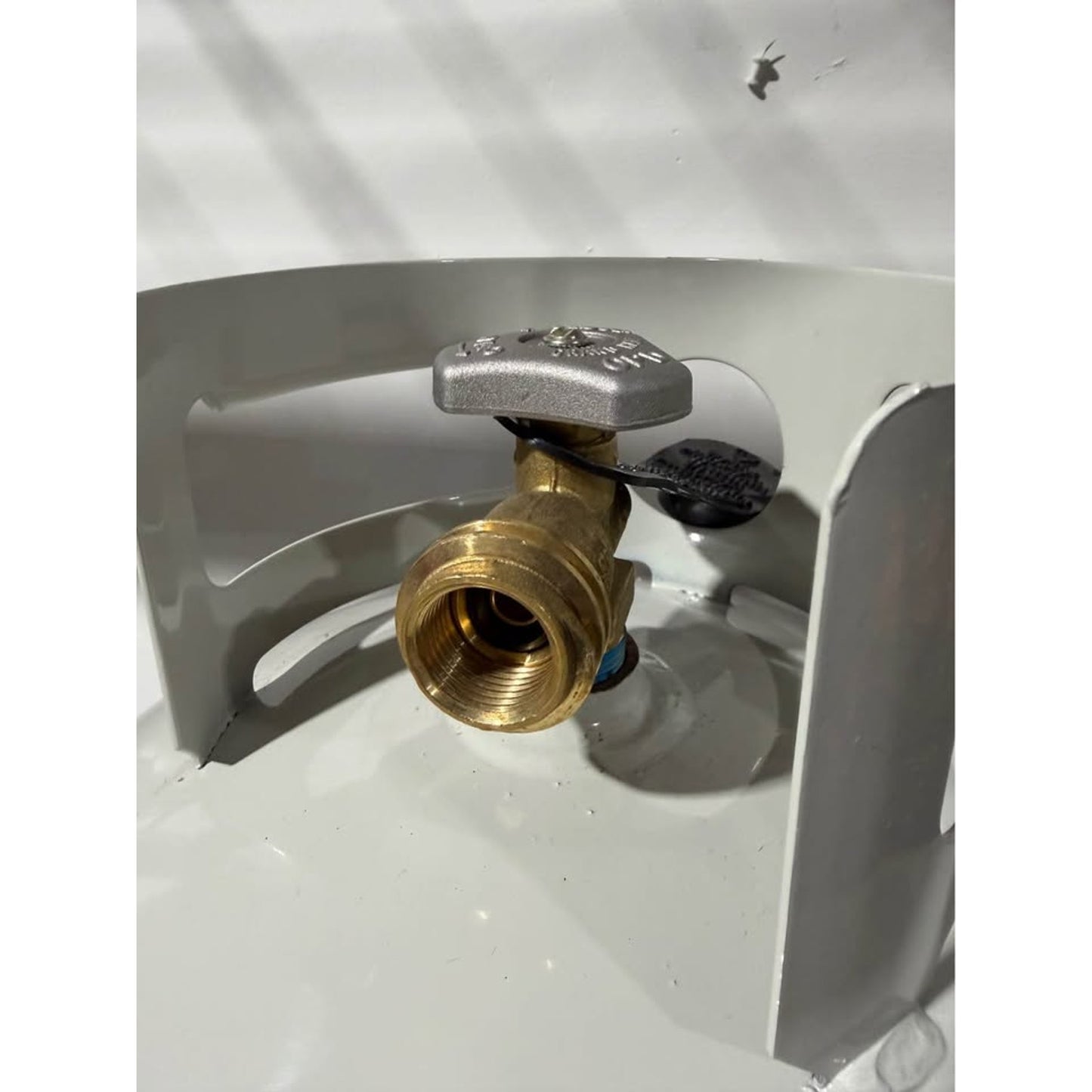Bernzomatic 20 lb Empty Propane Tank (309791) – Standard Grill Tank – BRAND NEW
