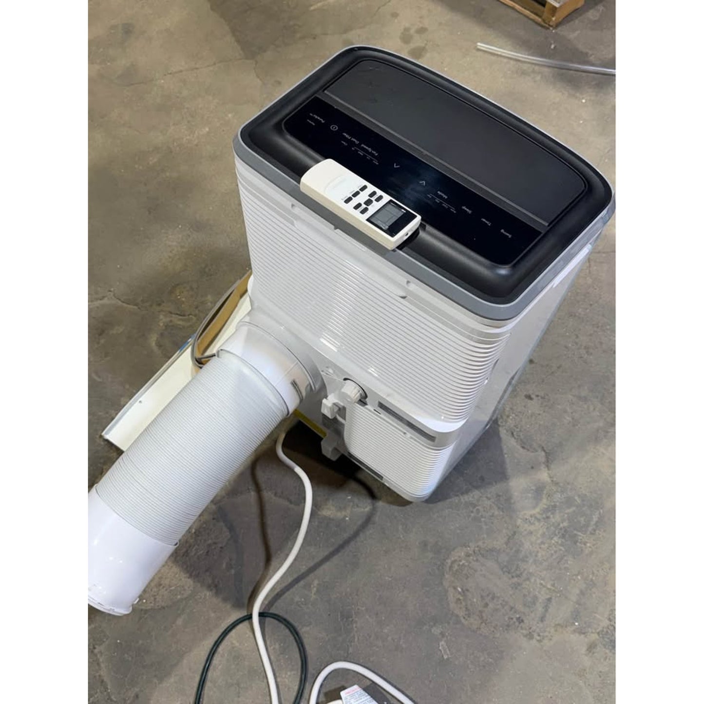 Frigidaire 6,500 DOE BTU Portable AC (FHPC102AC1) – Cools 250 sq ft