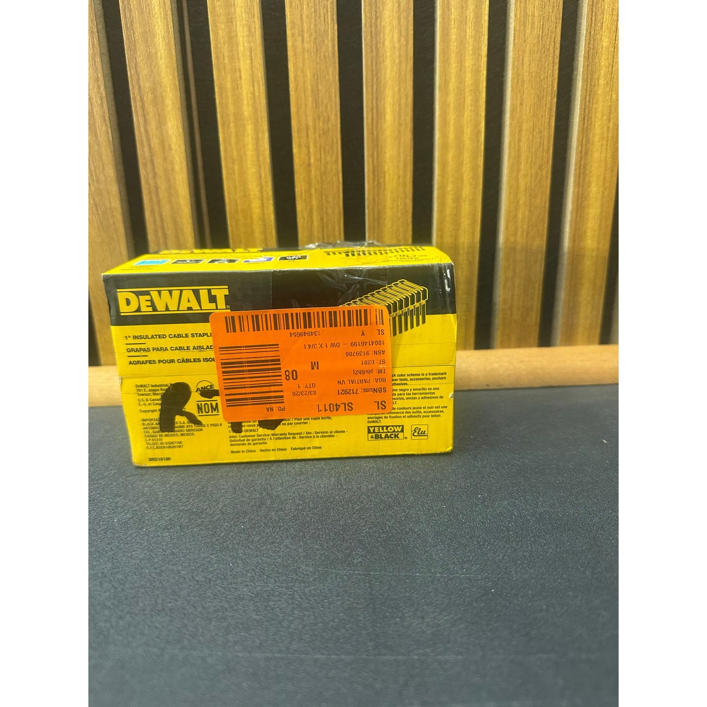 DEWALT 1 in Insulated Electrical Staples 540 Count Open Box