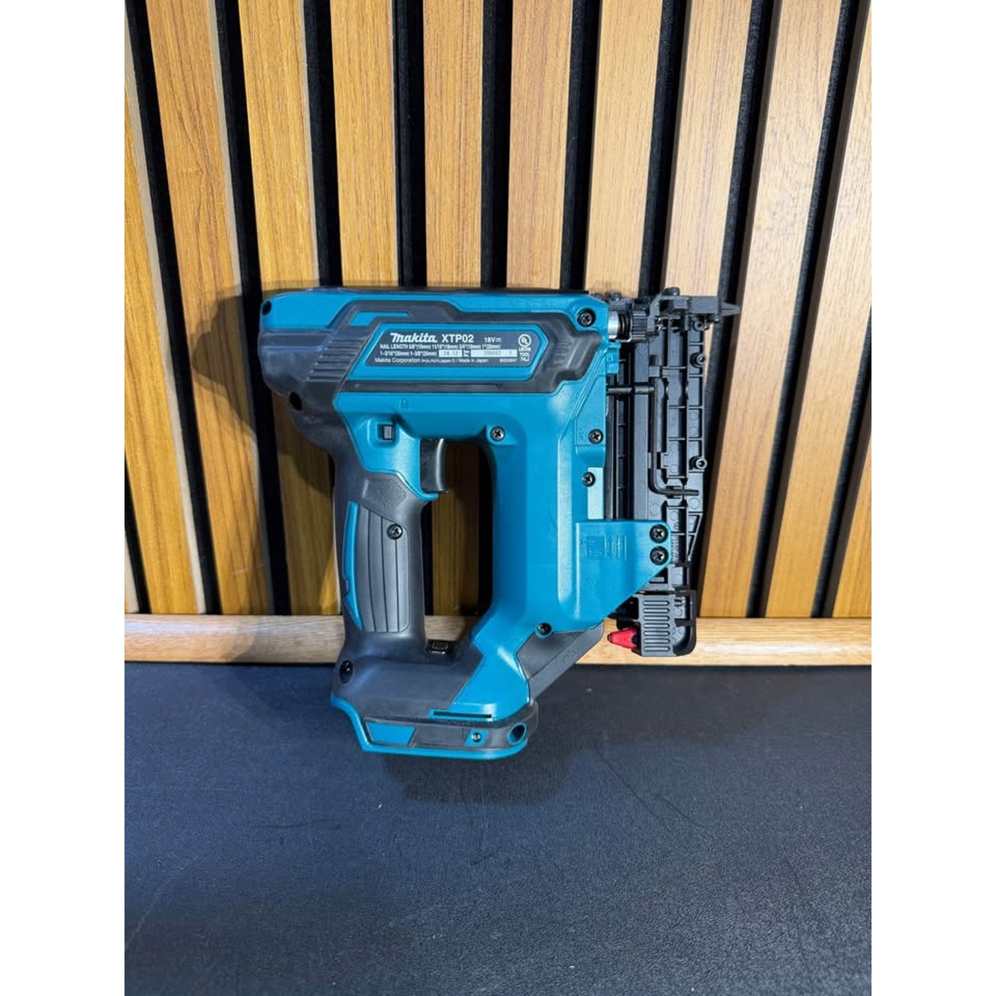 Makita 18V LXT 23 Gauge Cordless Pin Nailer Bare Tool XTP02Z Used Like New