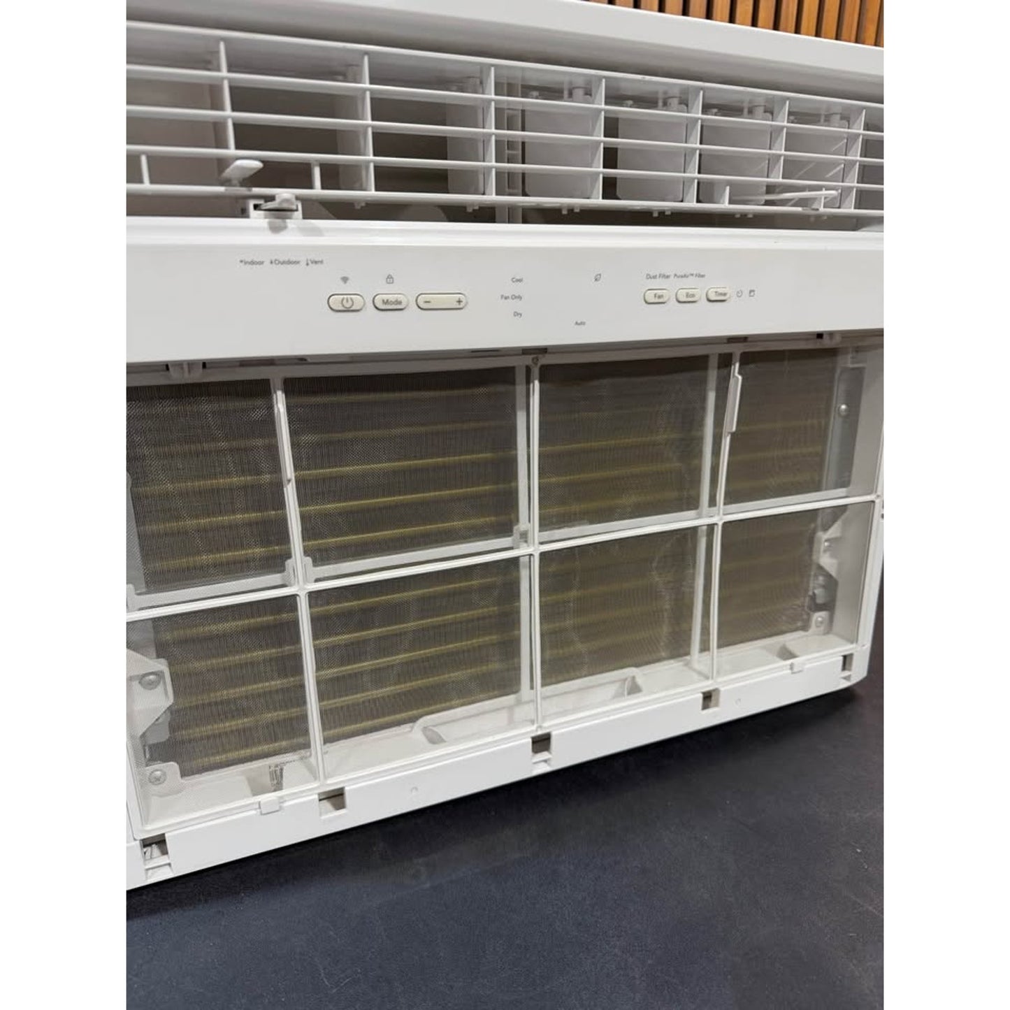 Frigidaire 18,000 BTU 230V Inverter Window AC WiFi Used Like New