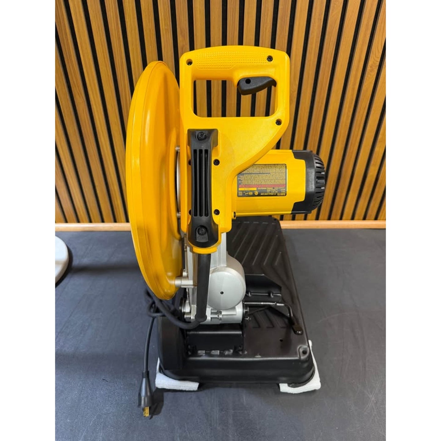 DEWALT 14 in Cut-Off Saw 15 Amp Corded New