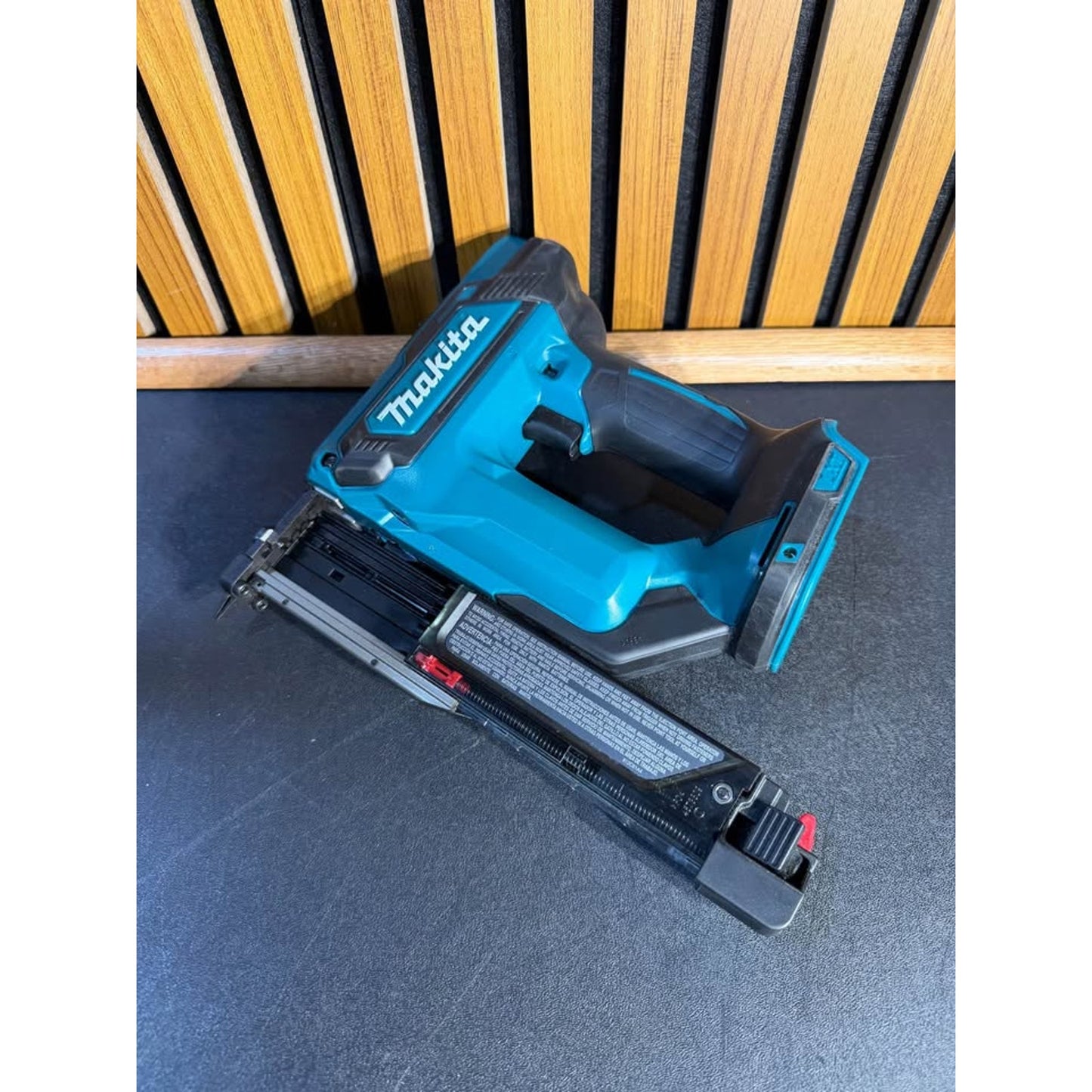 Makita 18V LXT 23 Gauge Cordless Pin Nailer Bare Tool XTP02Z Used Like New