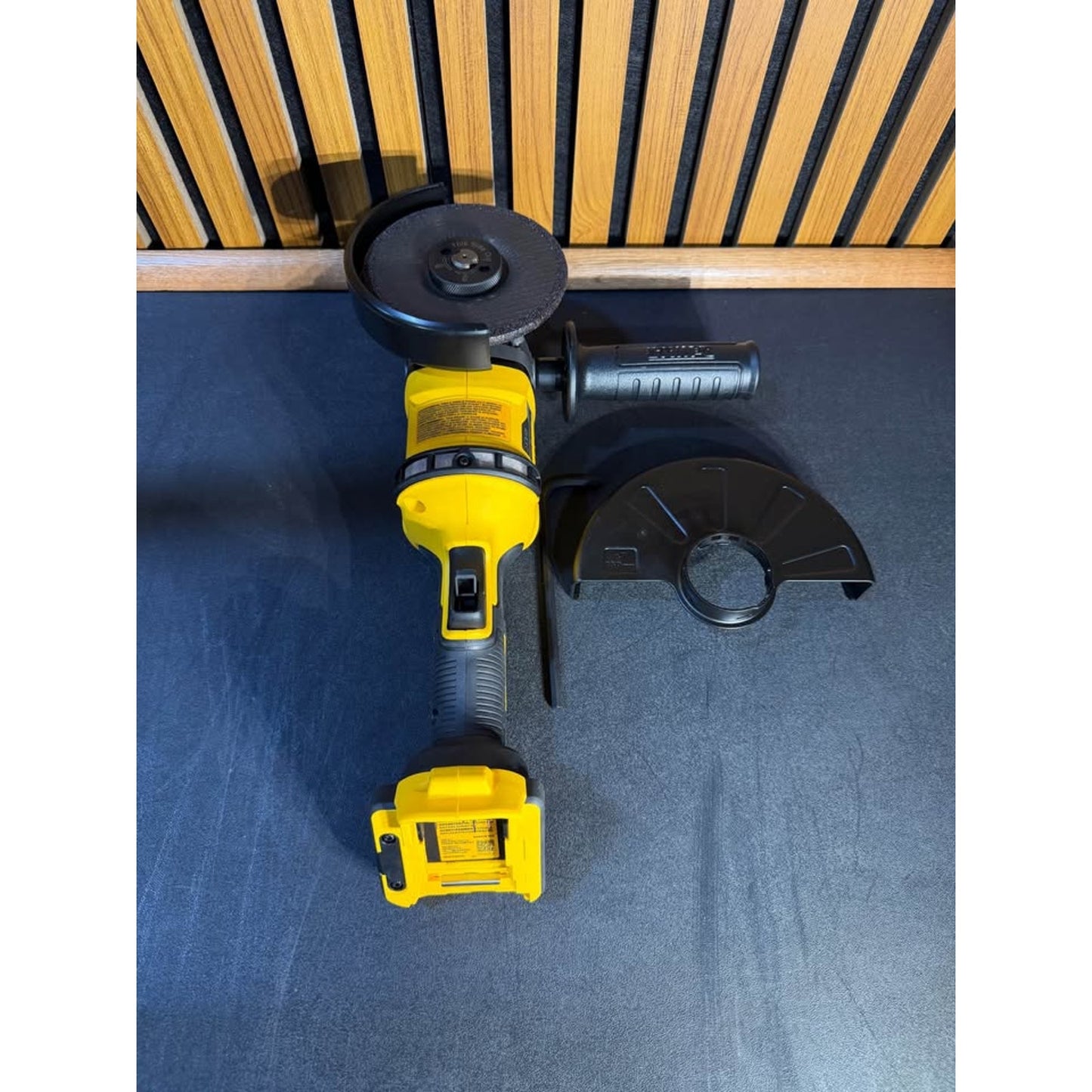 DEWALT FLEXVOLT 60V MAX 4-1/2 to 6 in Brushless Angle Grinder Tool Only New