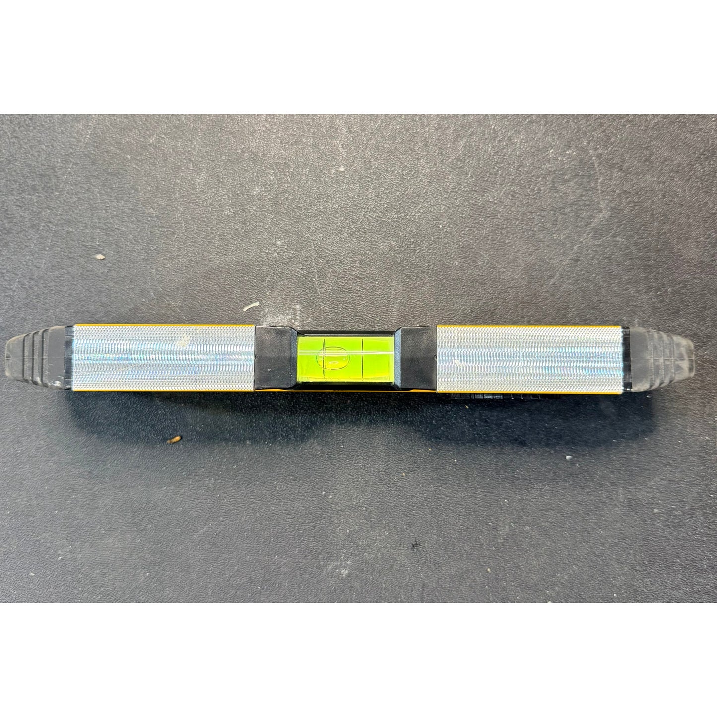 DEWALT 9 in Torpedo Level Used Excellent