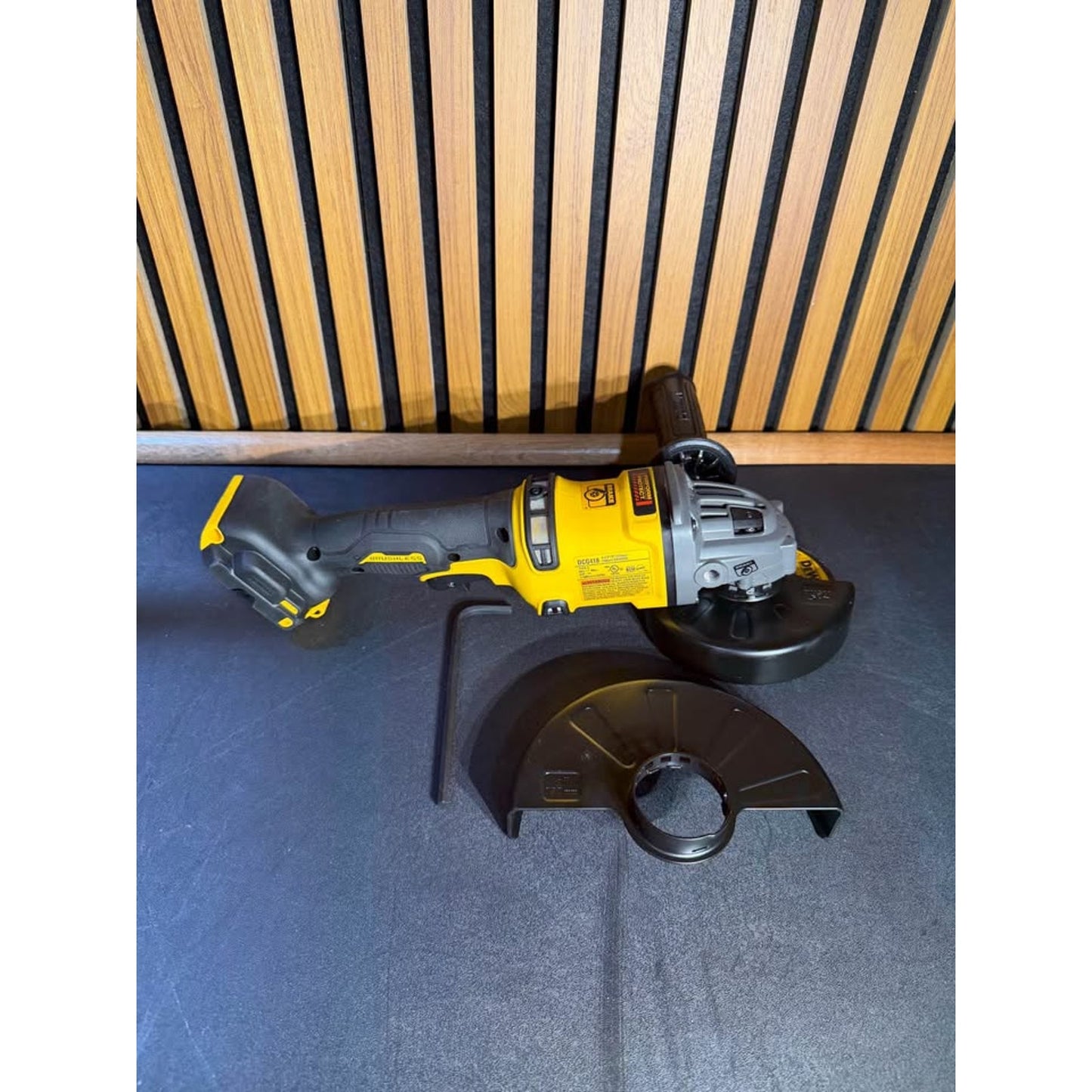 DEWALT FLEXVOLT 60V MAX 4-1/2 to 6 in Brushless Angle Grinder Tool Only New