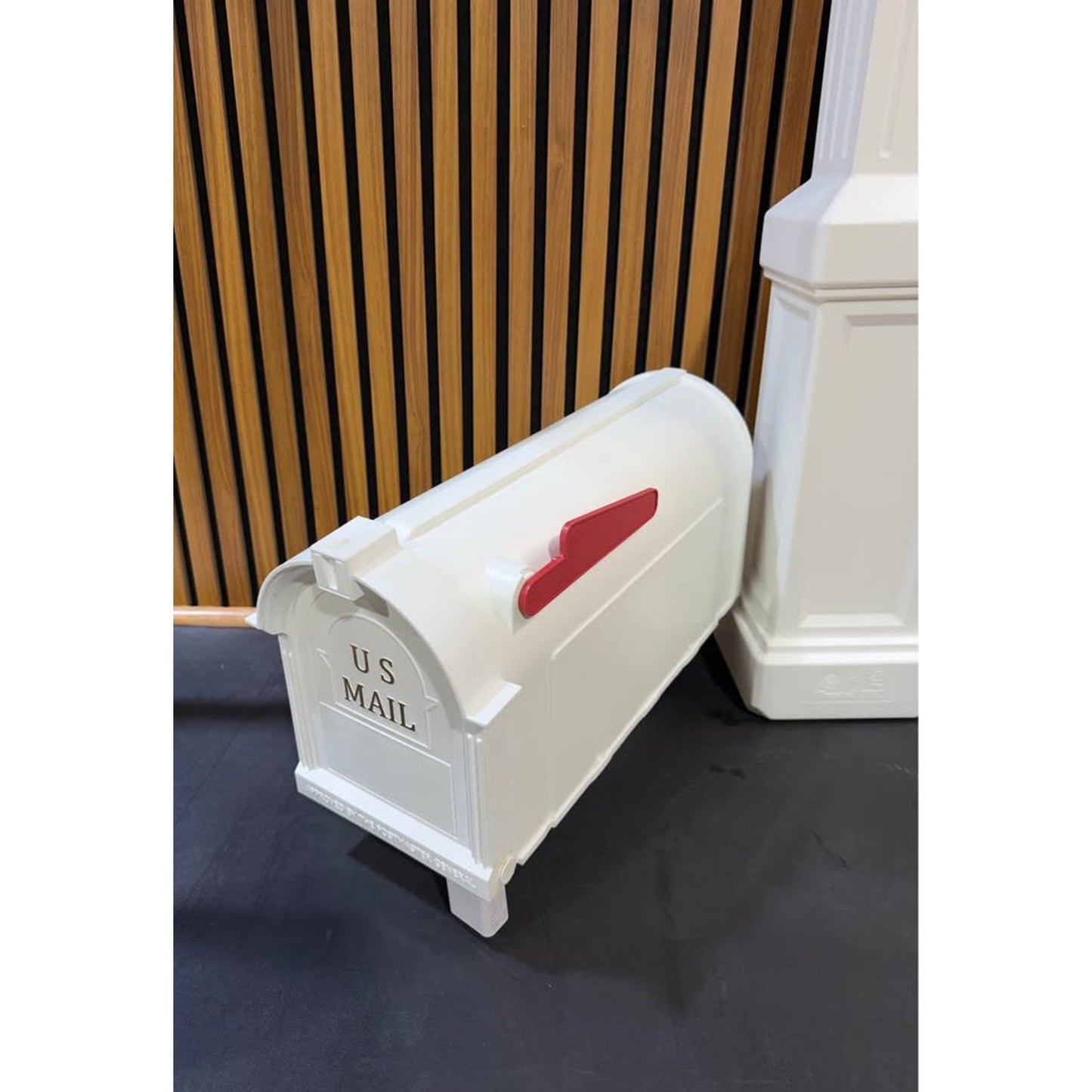 Postal PRO Craftsman Mailbox and Post Kit White New