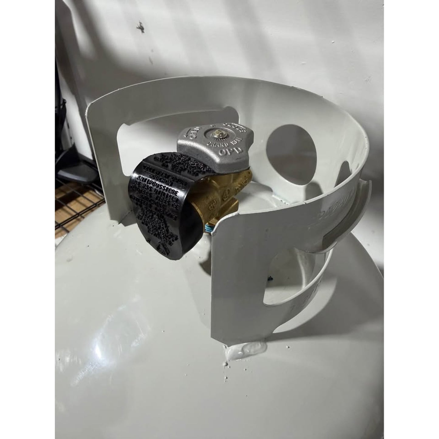 Bernzomatic 20 lb Empty Propane Tank (309791) – Standard Grill Tank – BRAND NEW