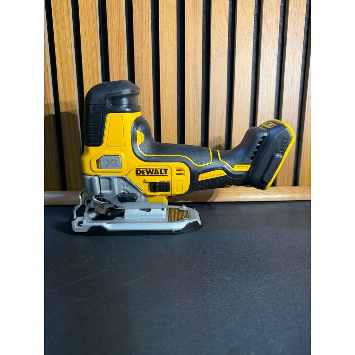 DEWALT 20V MAX XR Barrel Grip Jigsaw Tool Only Used Like New