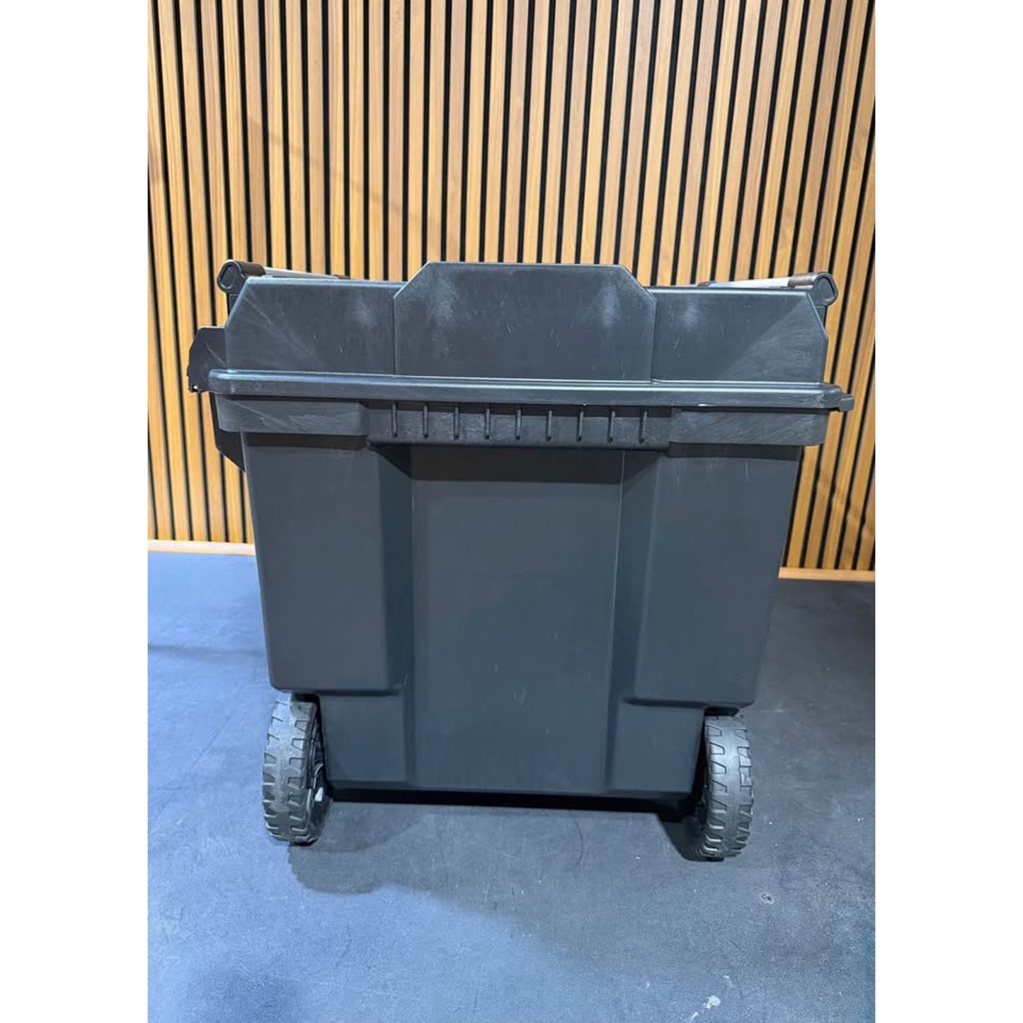 DEWALT Tough Chest 38 in 63 Gal Rolling Tool Box New